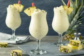 Uy qurilishi muzlatilgan ananas Daiquiri mocktail