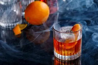 Cocktail ya rum iliyotiwa moshi