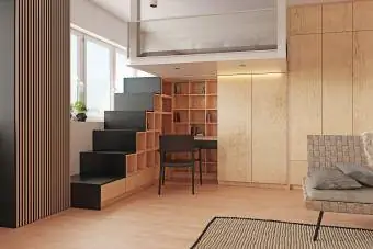 Pieni kotitoimisto portaikkonurkassa