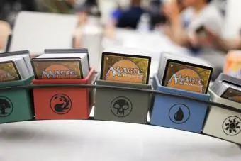 Dėklas su Magic the Gathering kortelėmis