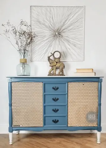 Table console fabriquée à partir d'un meuble radio recyclé