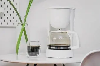 Cafetière et tasse à café