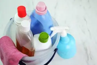 Консумативи за почистване на дома, спрей бутилка и почистваща течност