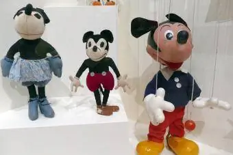 1930'lardan Mickey Mouse bebekleri ve kuklaları