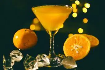 Cocktail sans alcool à l'orange et au martini