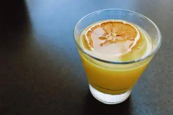 Cocktail sans alcool au feu d'orange