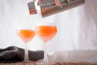 Gebrannter Orangen-Martini-Mocktail
