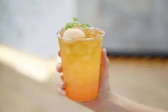 Cocktail dừa vải gừng