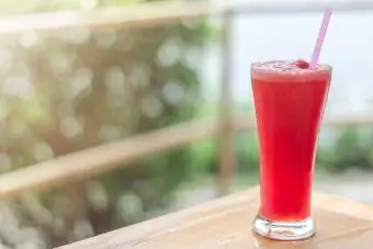 Schłodzony Strawberry Punch Daiquiri Mocktail