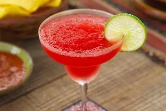 Արեւադարձային մայրամուտ սառեցված ելակի Daiquiri