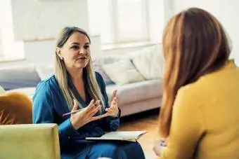 Psicólogo praticando com paciente