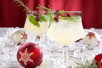 თეთრი Cranberry Spritzer Mocktail