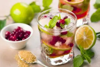 Cranberry mojito