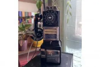 Schwarzes öffentliches Münztelefon von 1950-69