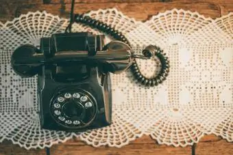 Telefon Talian Tetap Vintage Di Atas Meja