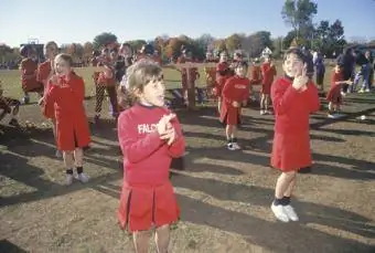 Líderes de torcida da liga infantil; © Americanspirit | Dreamstime.com