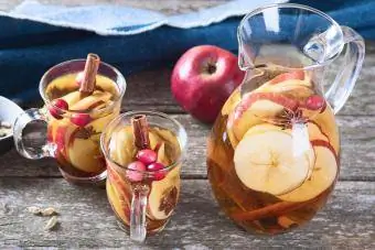 Газированный коктейль из яблочного сидра