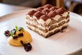 Tiramisu met Lucuma room en kruisement