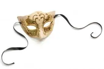Декоративная золотая маска
