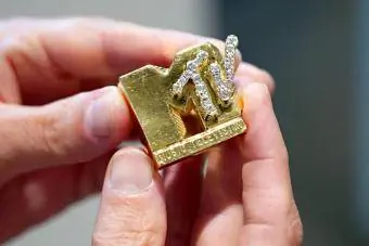 Freddy's gouden en diamanten 'MTV'-ring