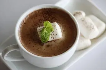 Marshmallowlu sıcak çikolata