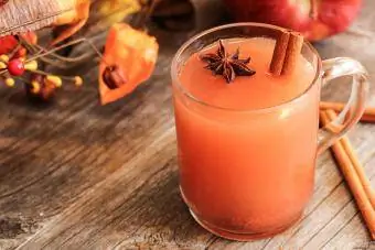 Bebida quente não alcoólica de cranberry