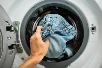 Teksade pesumasinasse panemine