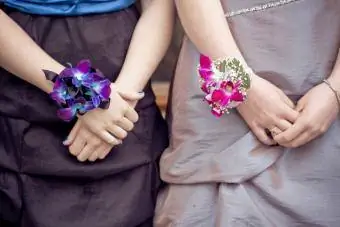 ljusa tropiska blommor handled corsages