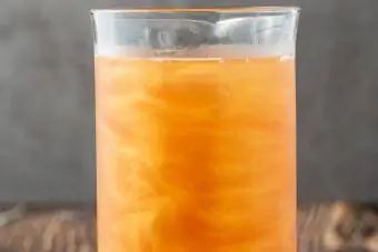 Жаркыраган жайкы Highball коктейли