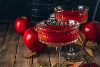 Parıltılı Washington Apple Martini kokteyli