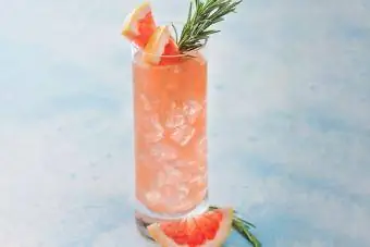 Aperol rozmarín grapefruit Paloma koktail