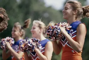 Cheerleader an der Seitenlinie