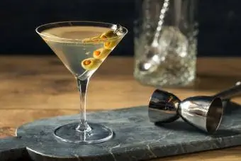 votka prljavi martini sa tri masline