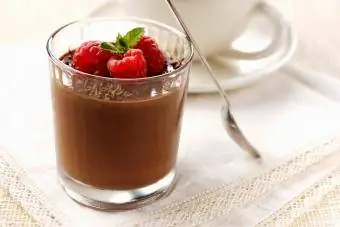Schokoladen-Himbeerkuchen-Pudding-Shot