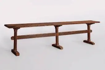 Estakalių stalas