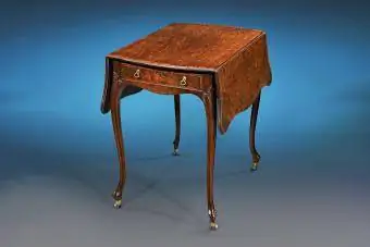 โต๊ะเพมโบรกโดย Chippendale