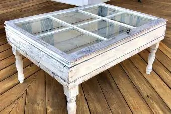 kotak bayang bingkai tingkap atas meja