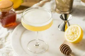 Cocktail Boozy Bees Knees Gin