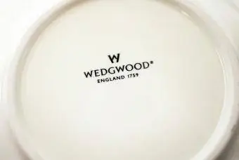 Žig Wedgewood na plošči