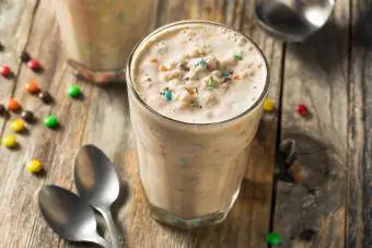 funfetti tijesto za tortu milkshake