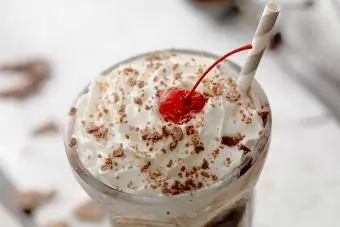 çikolatalı yetişkin milkshake