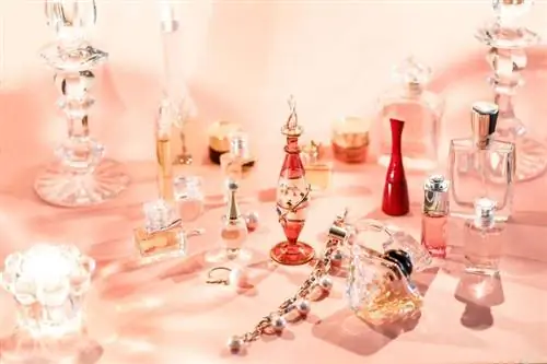 Kitschy Avon kolekcionarski predmeti s nostalgičnom privlačnošću