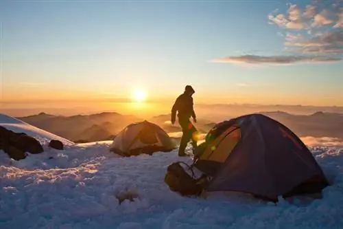 11 këshilla sigurie për kampingun dimëror, thelbësore për aventurën tuaj