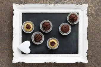 Μικρά cupcakes με κρέμα σοκολάτας