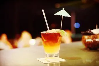 Coquetel guarda-chuva clássico de rum