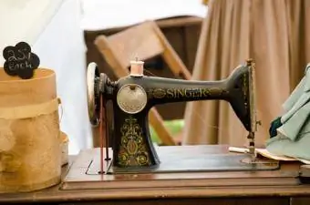 staromodna šivaća mašina Singer