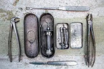 Staré nástroje injekce a jehly