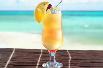 Hawaiian Rauj Cocktail