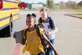 hari pertama sekolah naik bus