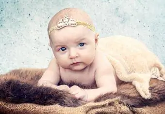 Bébé en séance photo en studio